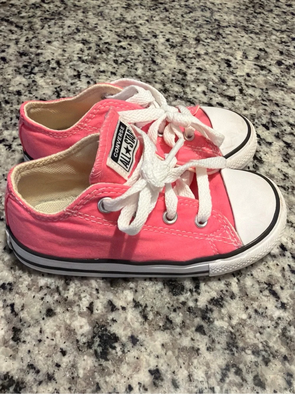 Converse Chuck Taylor All Star Pink Toddler 8 Low Sneakers